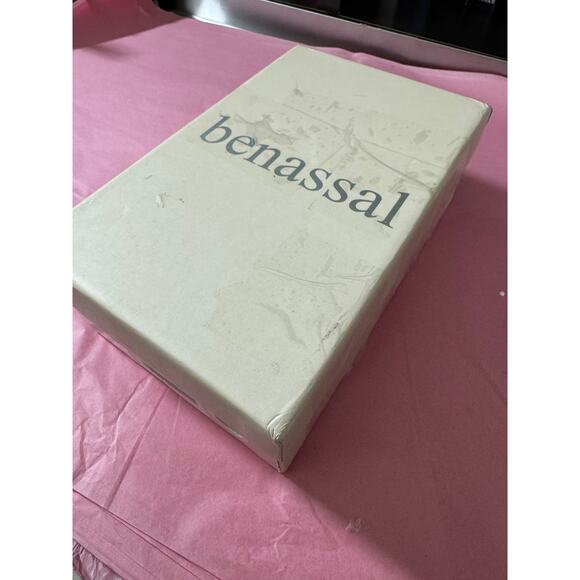 NIB Benassal Women's Navy Closed Toe Loafer Pump Shoe 6.5 - Picture 3 of 9